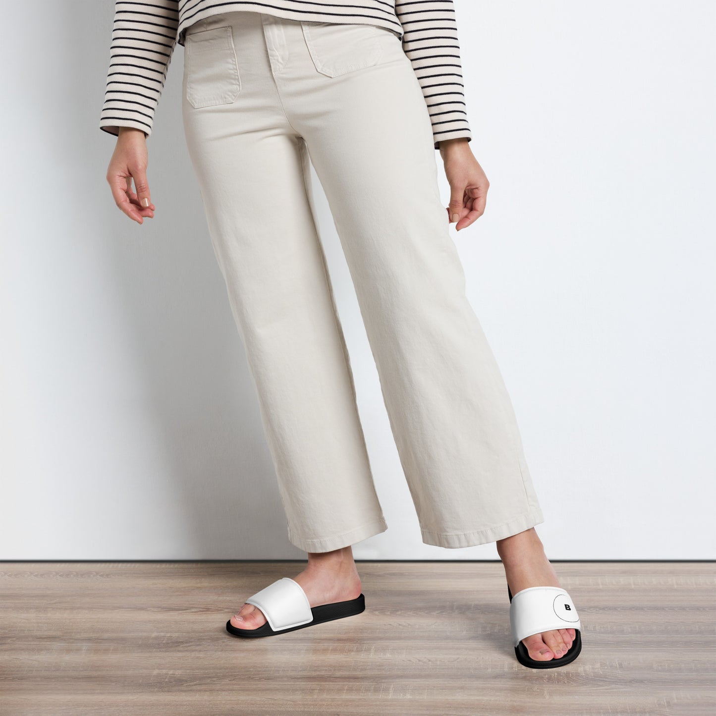 Love, B. Women's slides