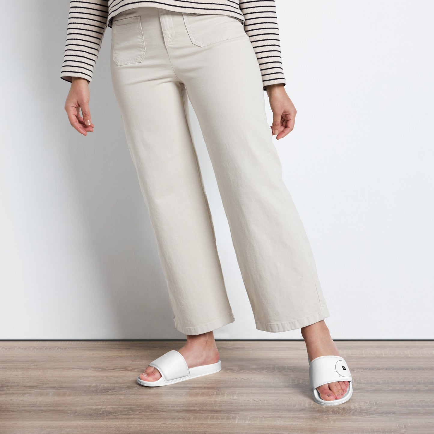 Love, B. Women's slides